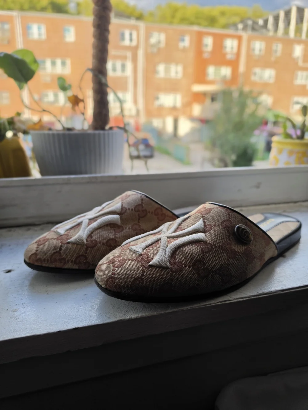 Gucci x NY Yankees GG Canvas Slipper Mules - Men's Size US 6.5